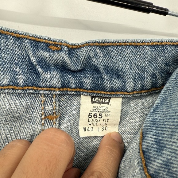 Levi's 550 Relaxed Fit Jeans Mens Light Wash Denim Distressed - Picture 9 of 16